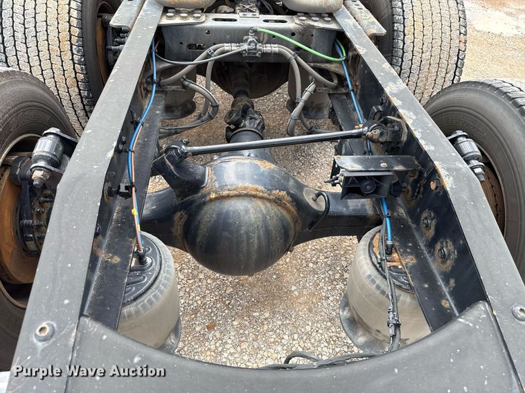 image for item EJ4832 2021 Freightliner Cascadia 126 semi truck