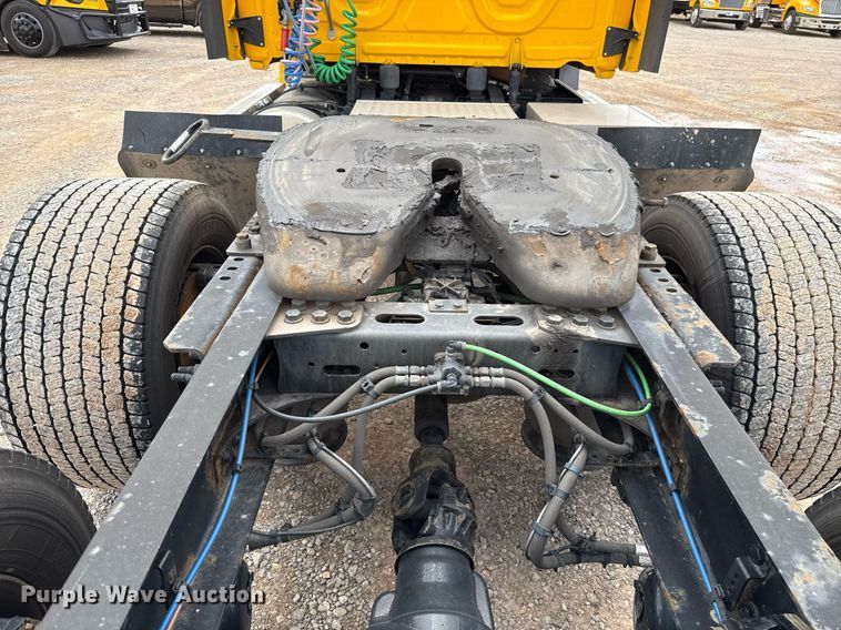 image for item EJ4832 2021 Freightliner Cascadia 126 semi truck