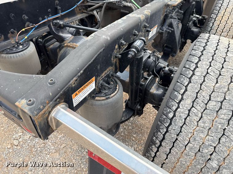 image for item EJ4832 2021 Freightliner Cascadia 126 semi truck