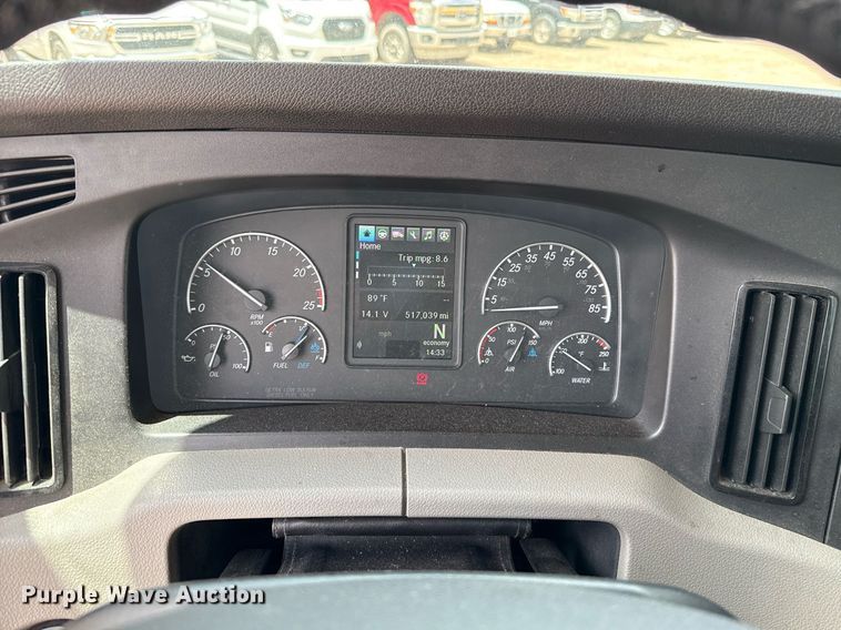 image for item EJ4832 2021 Freightliner Cascadia 126 semi truck