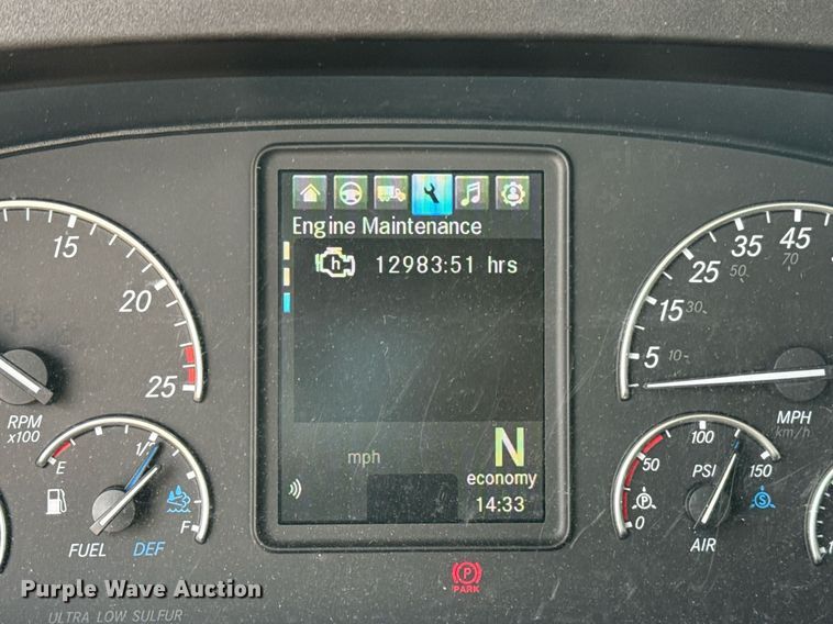 image for item EJ4832 2021 Freightliner Cascadia 126 semi truck