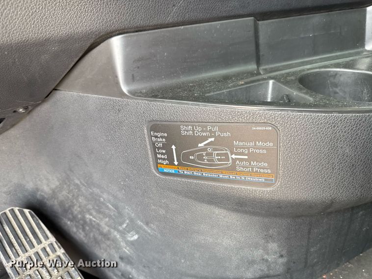 image for item EJ4832 2021 Freightliner Cascadia 126 semi truck