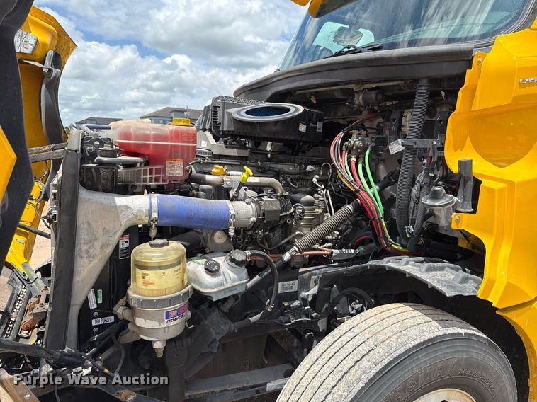 image for item EJ4832 2021 Freightliner Cascadia 126 semi truck