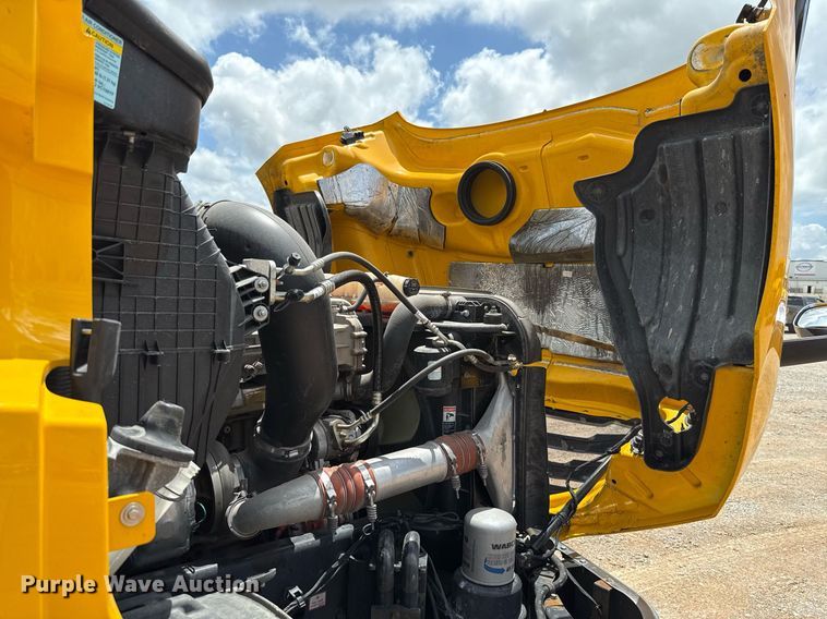 image for item EJ4832 2021 Freightliner Cascadia 126 semi truck