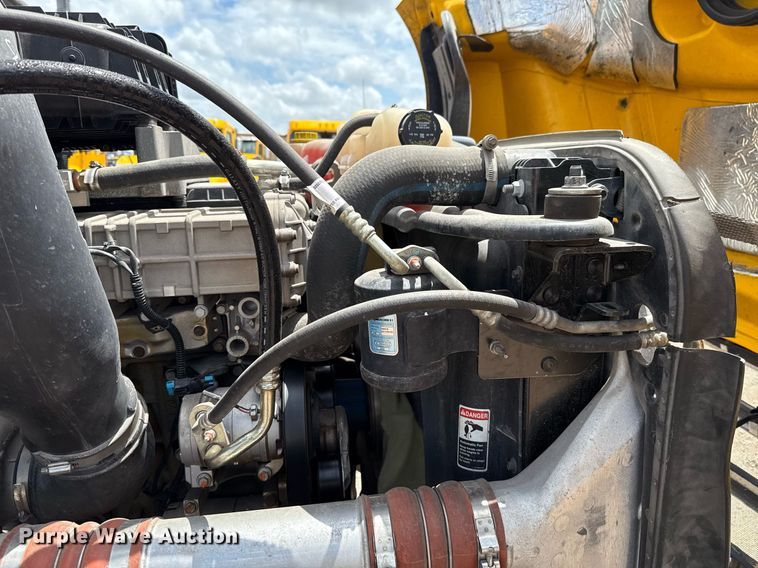 image for item EJ4832 2021 Freightliner Cascadia 126 semi truck