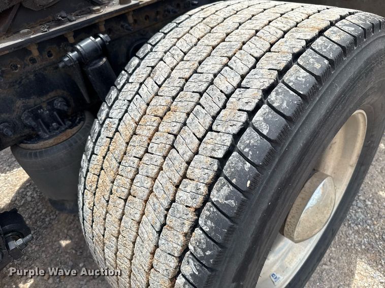 image for item EJ4832 2021 Freightliner Cascadia 126 semi truck