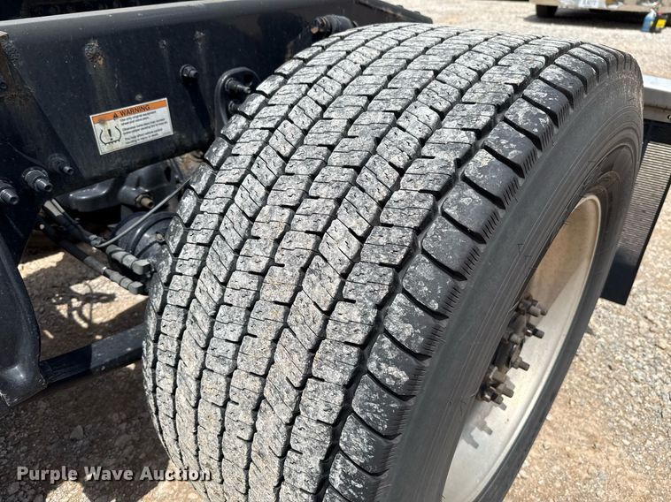 image for item EJ4832 2021 Freightliner Cascadia 126 semi truck