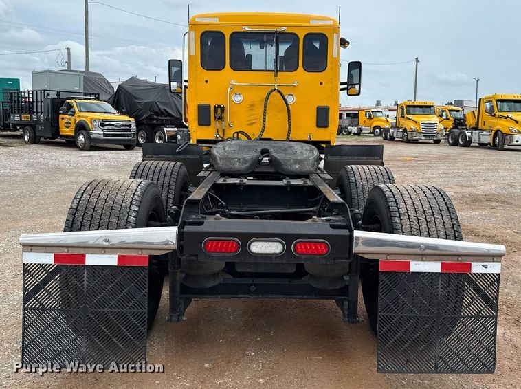 image for item EJ4833 2022 Kenworth T680 semi truck