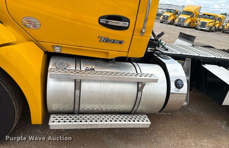 image for item EJ4833 2022 Kenworth T680 semi truck