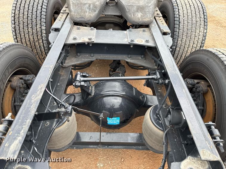 image for item EJ4833 2022 Kenworth T680 semi truck