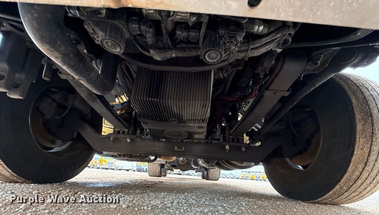 image for item EJ4833 2022 Kenworth T680 semi truck