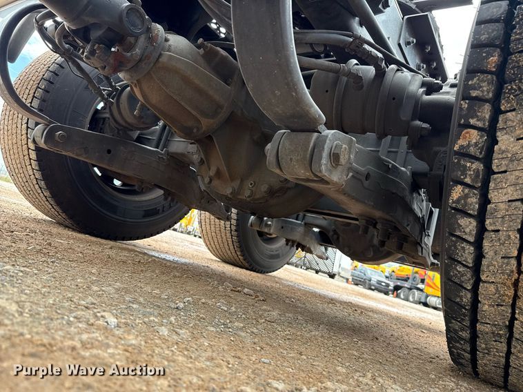 image for item EJ4833 2022 Kenworth T680 semi truck