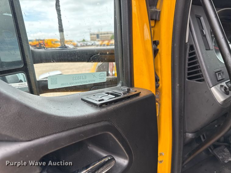 image for item EJ4833 2022 Kenworth T680 semi truck