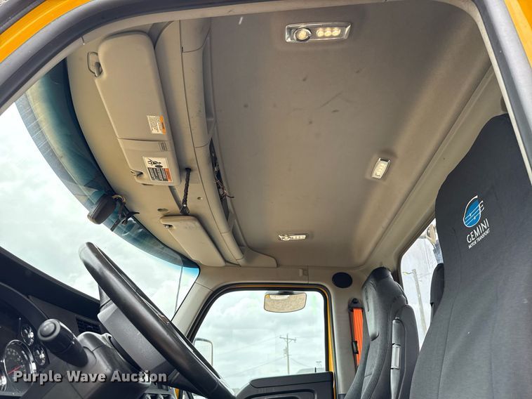 image for item EJ4833 2022 Kenworth T680 semi truck