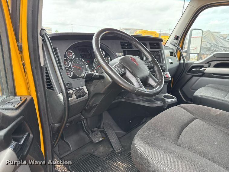 image for item EJ4833 2022 Kenworth T680 semi truck