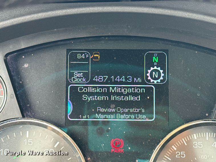 image for item EJ4833 2022 Kenworth T680 semi truck