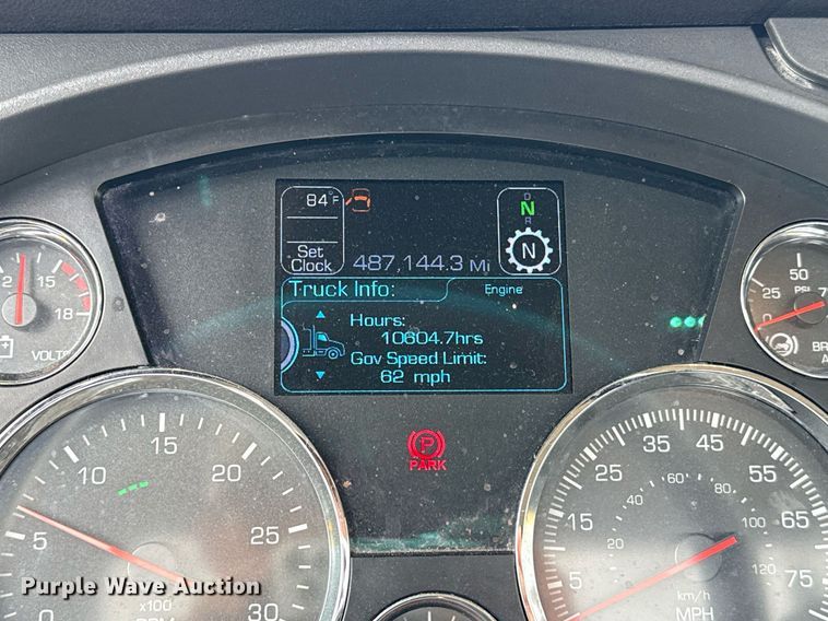 image for item EJ4833 2022 Kenworth T680 semi truck