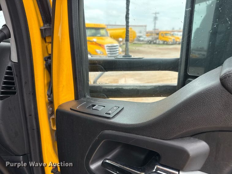 image for item EJ4833 2022 Kenworth T680 semi truck