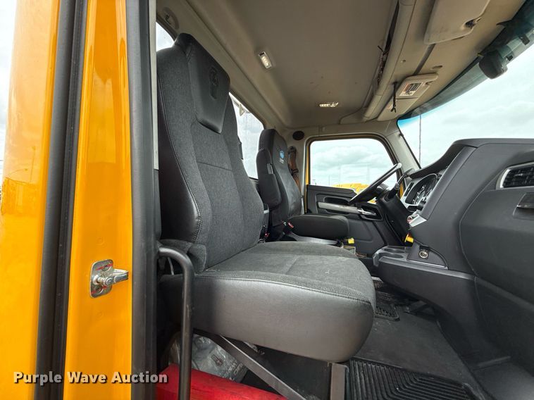 image for item EJ4833 2022 Kenworth T680 semi truck