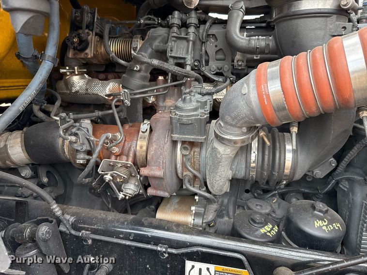 image for item EJ4833 2022 Kenworth T680 semi truck