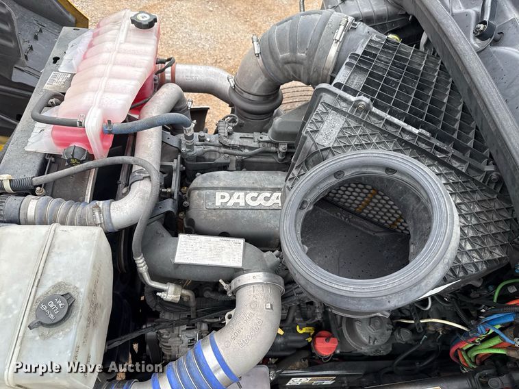 image for item EJ4833 2022 Kenworth T680 semi truck