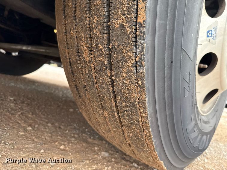 image for item EJ4833 2022 Kenworth T680 semi truck