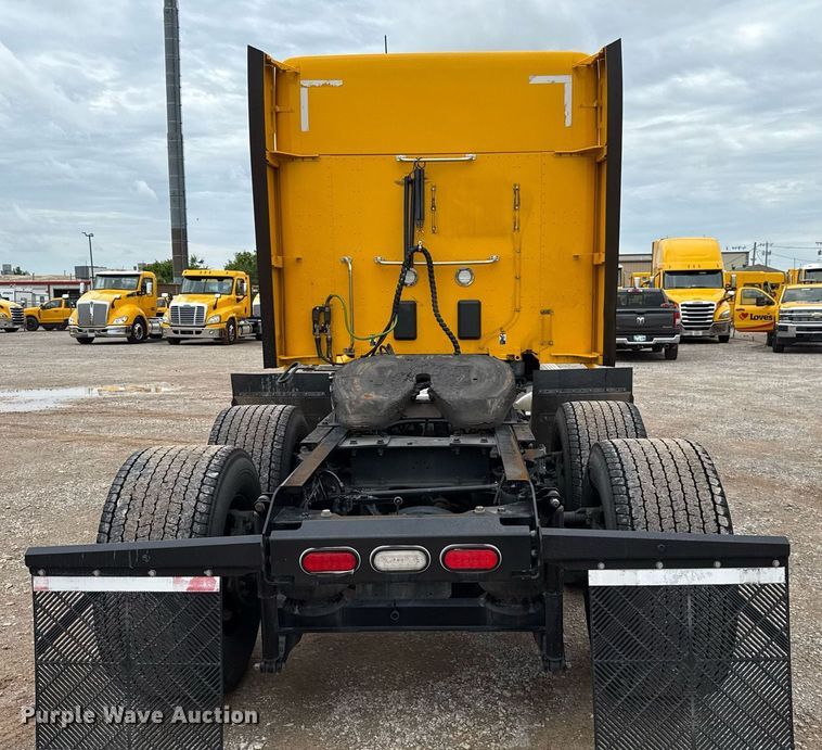 image for item EJ4834 2021 Kenworth T680 semi truck