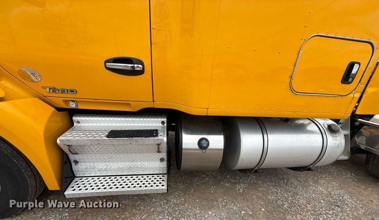 image for item EJ4834 2021 Kenworth T680 semi truck