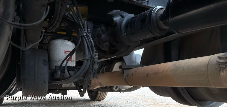 image for item EJ4834 2021 Kenworth T680 semi truck