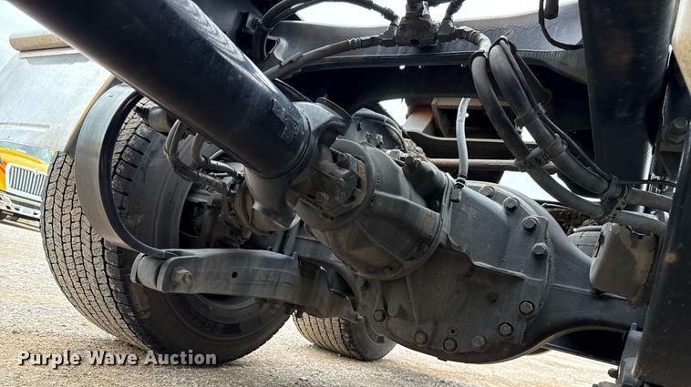 image for item EJ4834 2021 Kenworth T680 semi truck