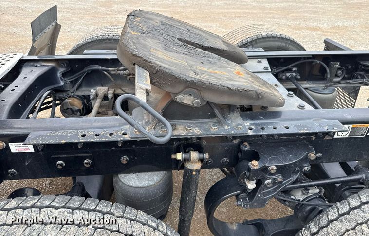 image for item EJ4834 2021 Kenworth T680 semi truck