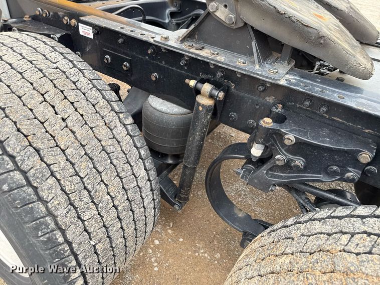 image for item EJ4834 2021 Kenworth T680 semi truck