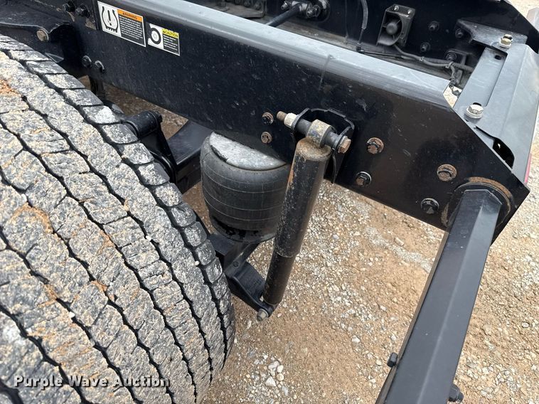 image for item EJ4834 2021 Kenworth T680 semi truck