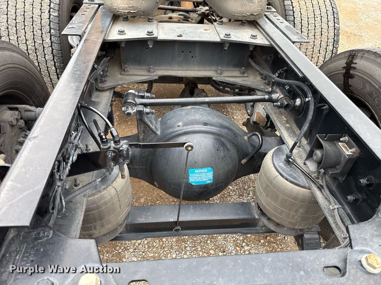 image for item EJ4834 2021 Kenworth T680 semi truck