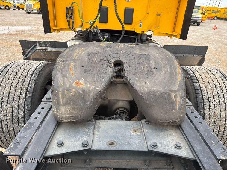 image for item EJ4834 2021 Kenworth T680 semi truck