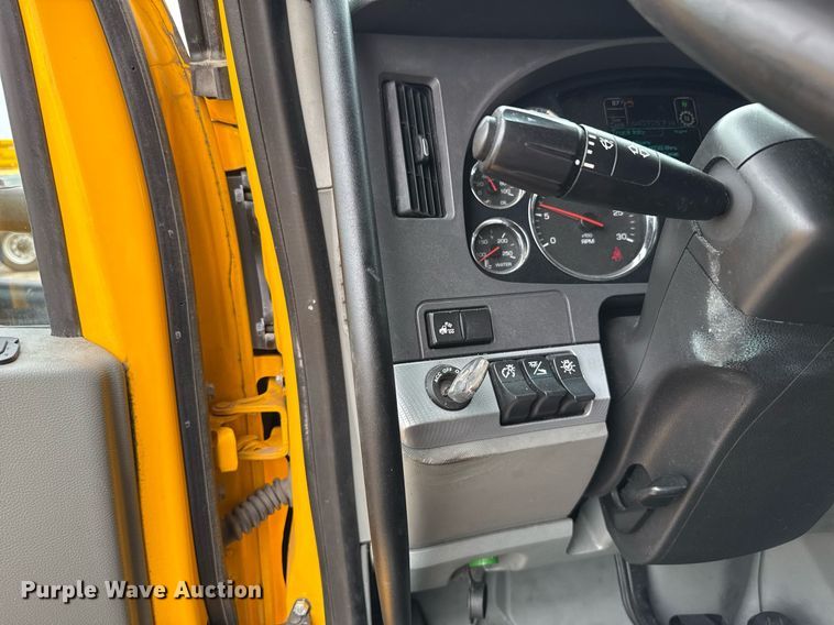 image for item EJ4834 2021 Kenworth T680 semi truck