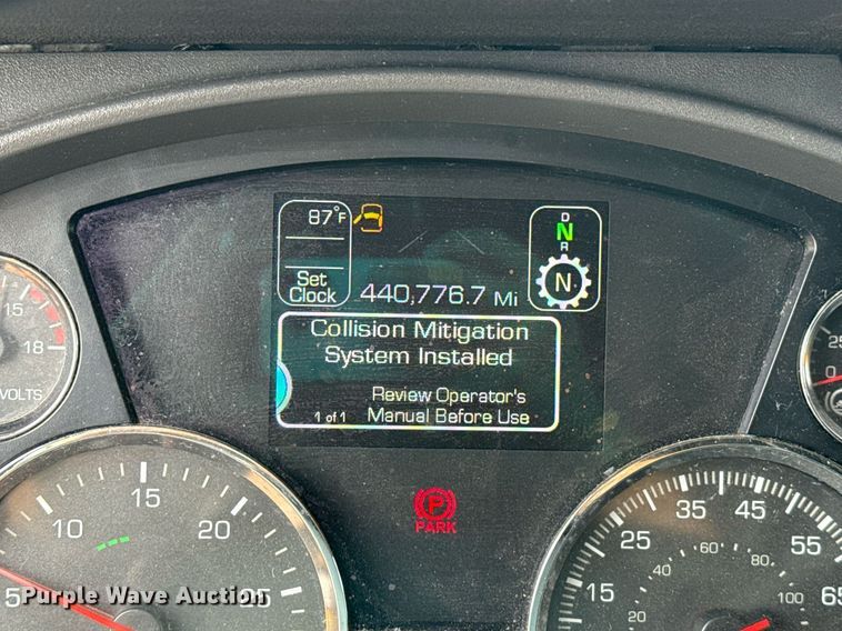 image for item EJ4834 2021 Kenworth T680 semi truck