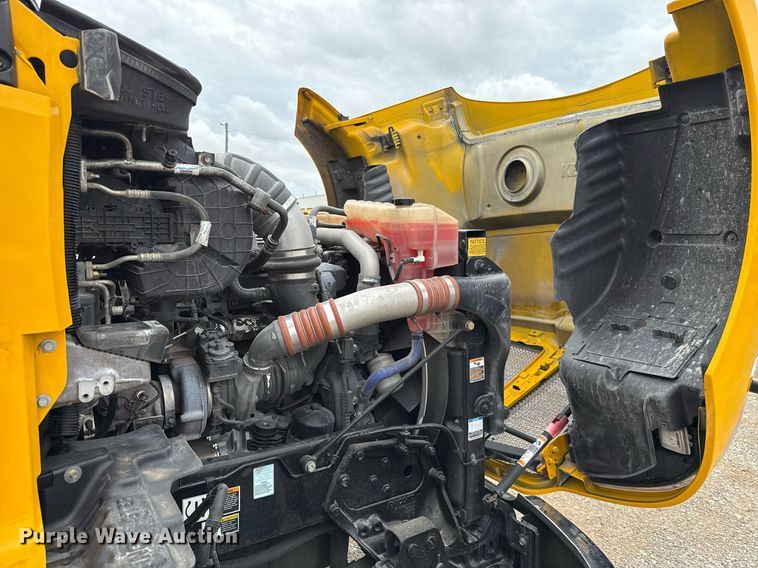 image for item EJ4834 2021 Kenworth T680 semi truck