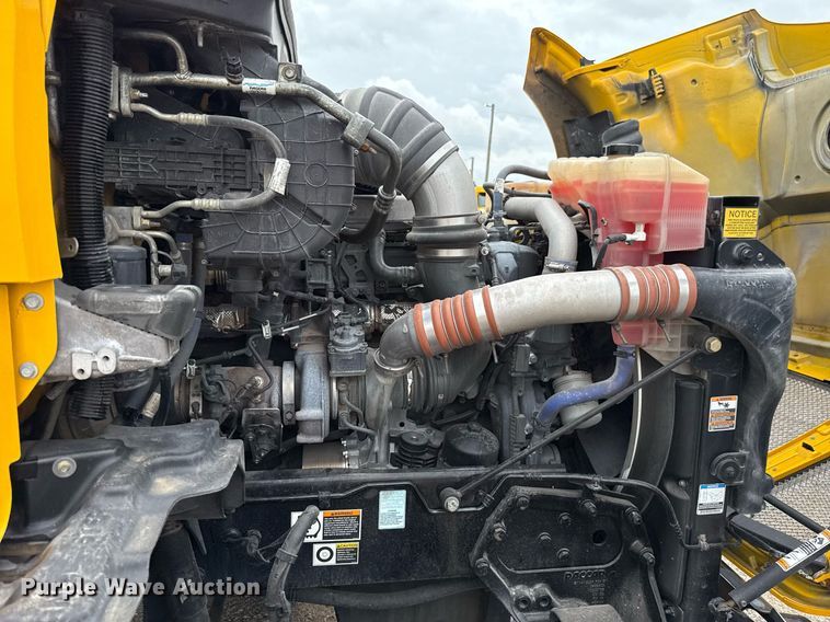 image for item EJ4834 2021 Kenworth T680 semi truck