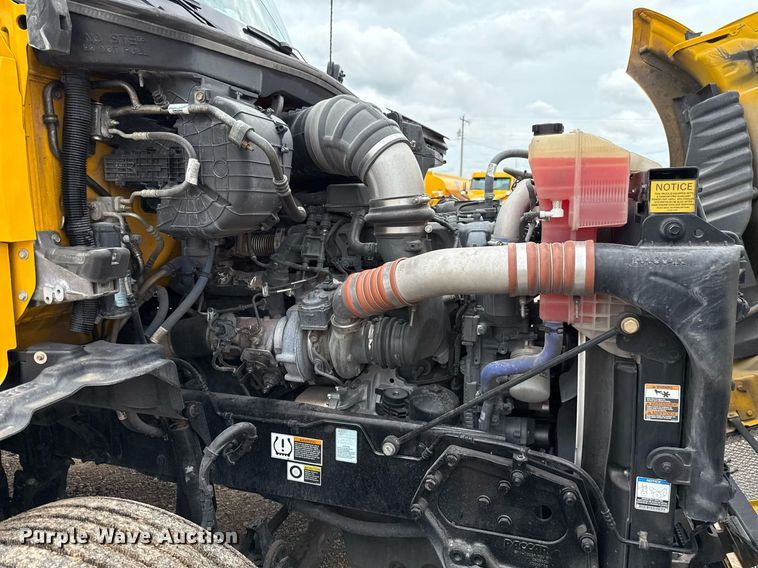 image for item EJ4834 2021 Kenworth T680 semi truck