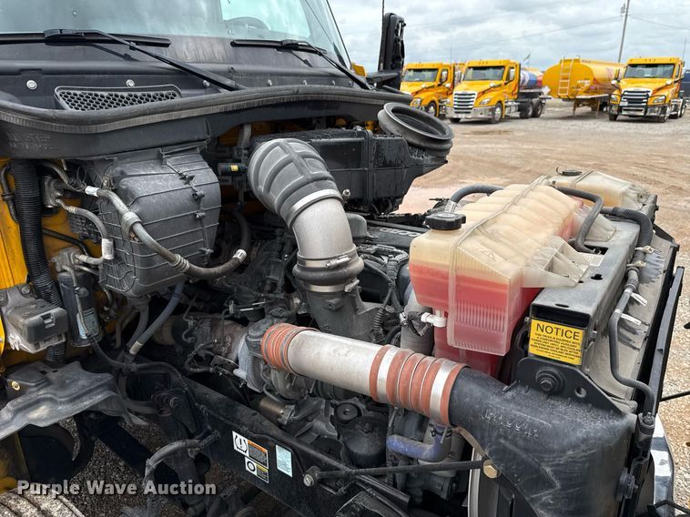 image for item EJ4834 2021 Kenworth T680 semi truck