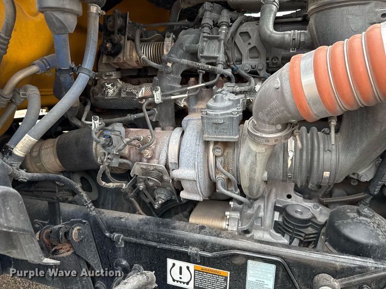 image for item EJ4834 2021 Kenworth T680 semi truck