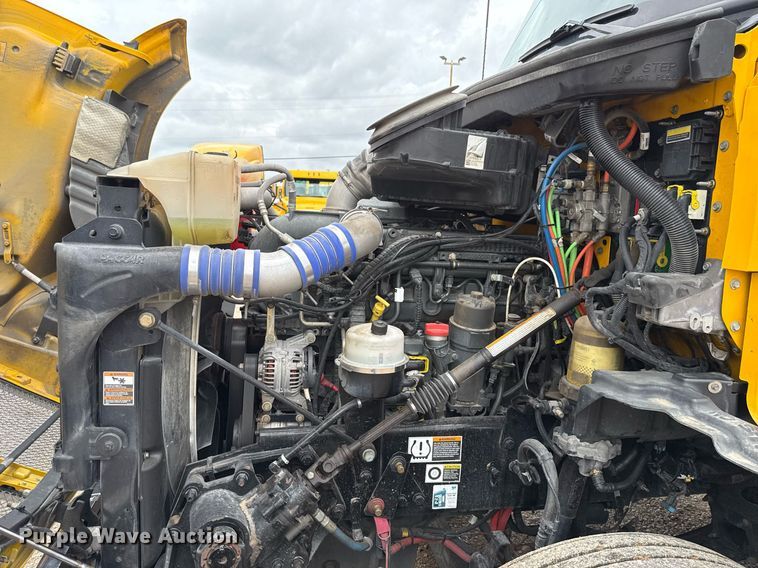 image for item EJ4834 2021 Kenworth T680 semi truck