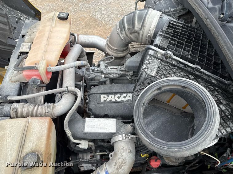 image for item EJ4834 2021 Kenworth T680 semi truck