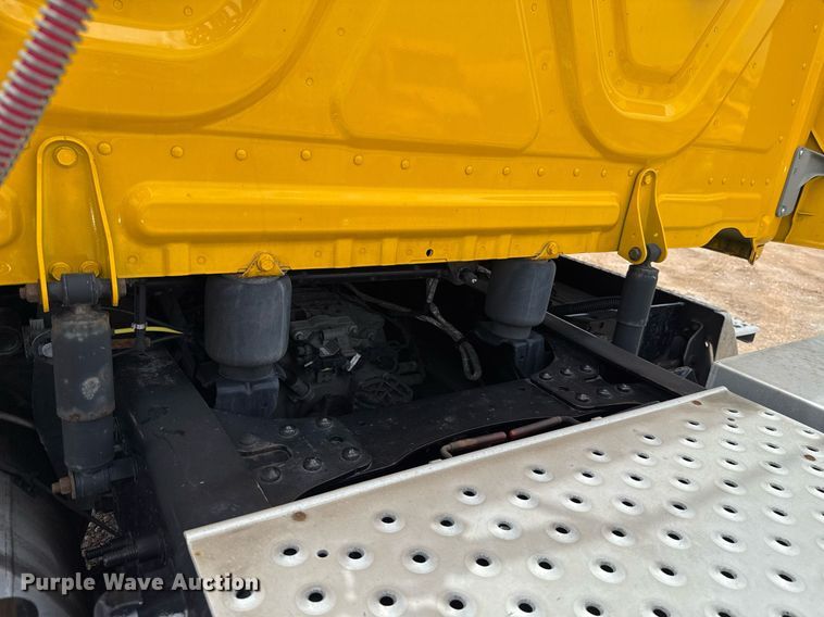 image for item EJ4835 2021 Freightliner Cascadia 126 semi truck