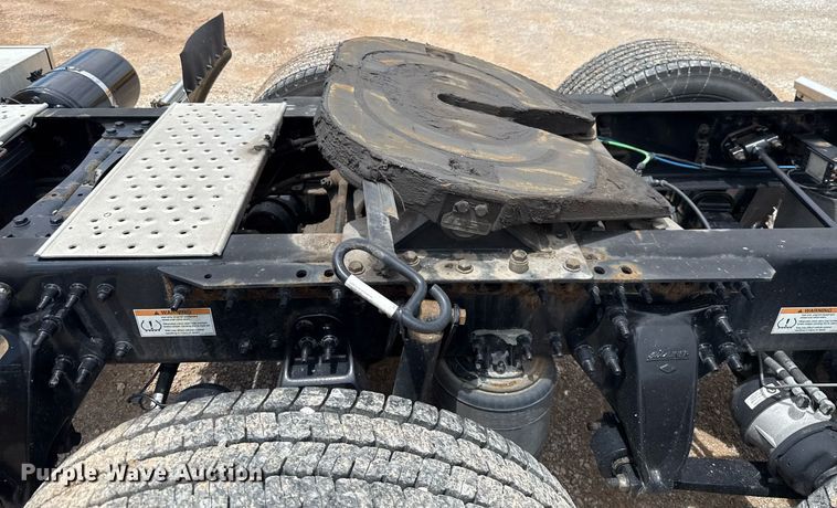 image for item EJ4835 2021 Freightliner Cascadia 126 semi truck