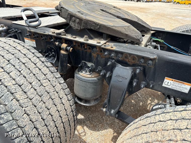 image for item EJ4835 2021 Freightliner Cascadia 126 semi truck