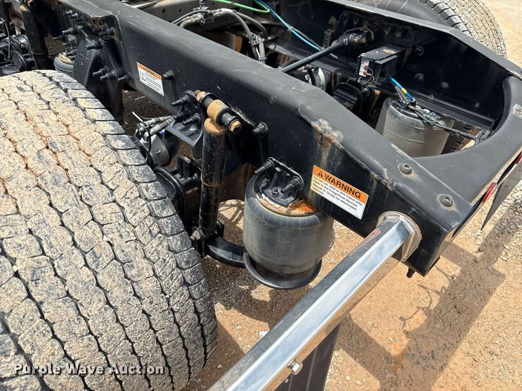 image for item EJ4835 2021 Freightliner Cascadia 126 semi truck