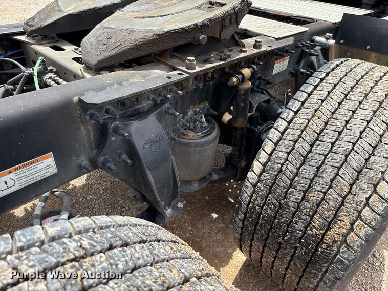 image for item EJ4835 2021 Freightliner Cascadia 126 semi truck