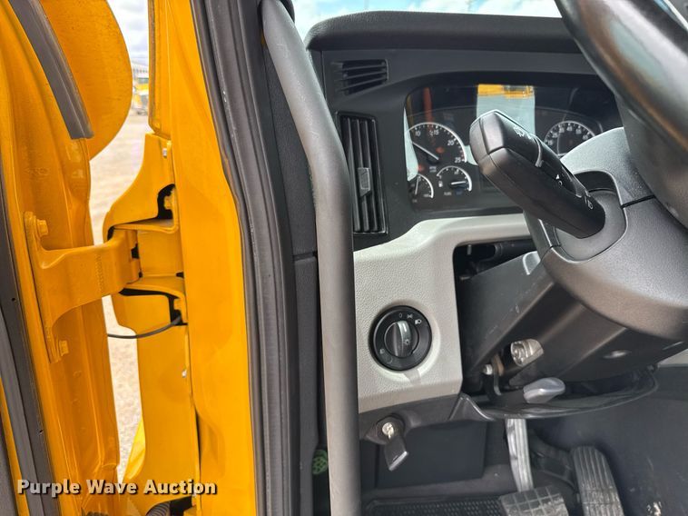 image for item EJ4835 2021 Freightliner Cascadia 126 semi truck